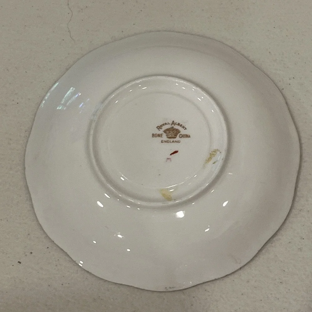 Royal Albert English Bone China Teacup and Saucer Old English Rose
